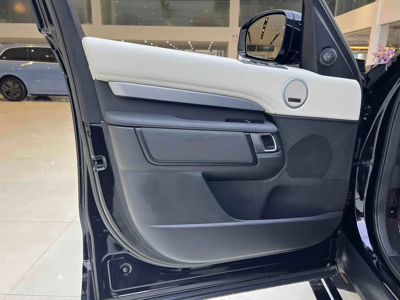 Land Rover Discovery 2023 2023 360PS R-Dynamic S