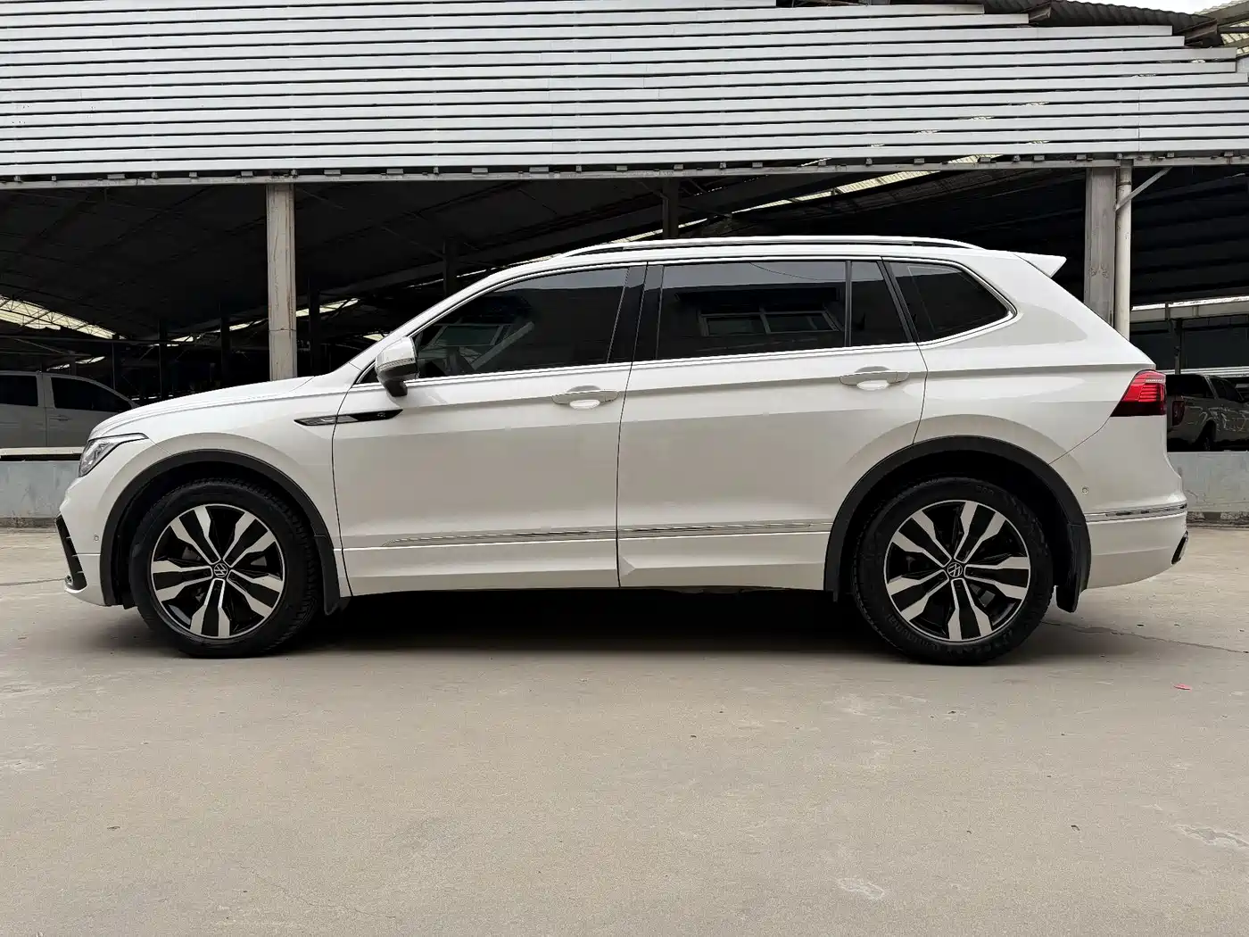 Volkswagen Tiguan L 2022 330TSI Auto 2WD R-Line Premium Edition фото 13