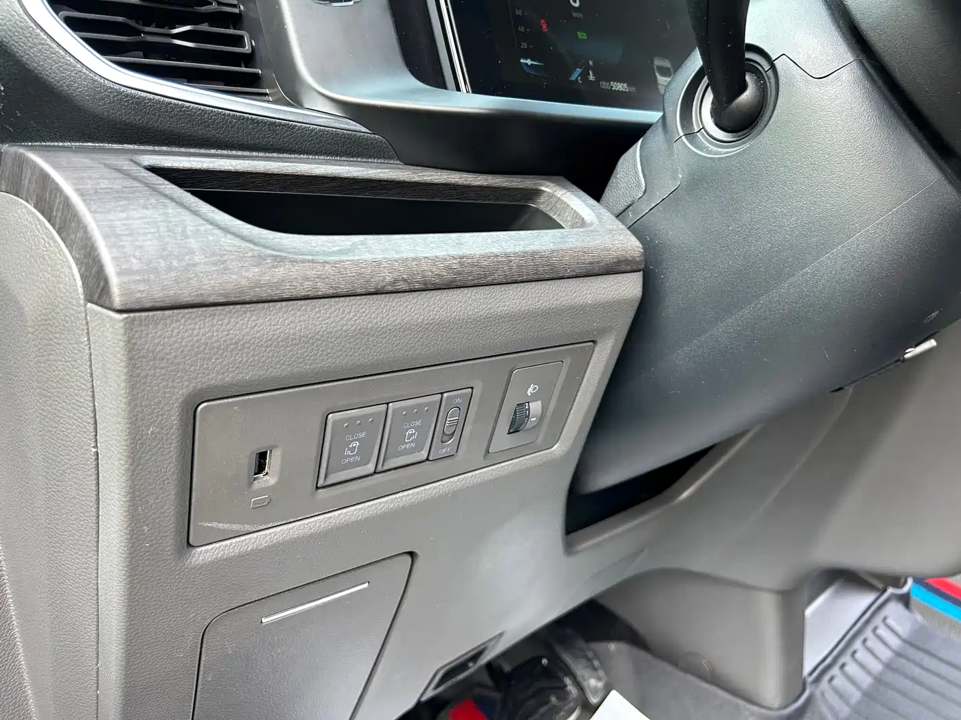 Ford Tourneo 2023 2.0T Automatic Premium Edition фото 12