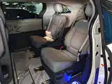 Фото 17 - Toyota Granvia