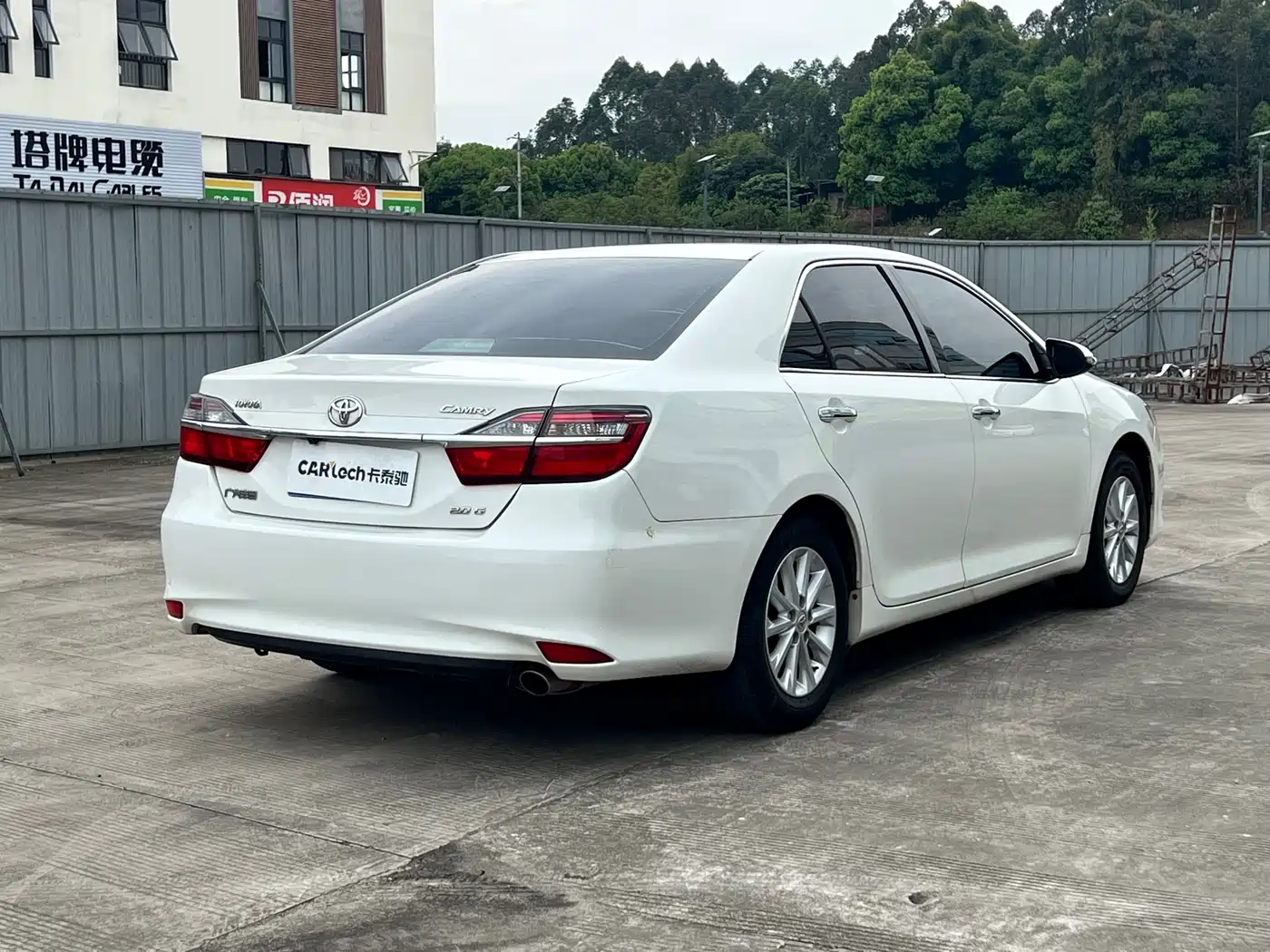 Toyota Camry 2015 2.0G Leading Edition фото 10