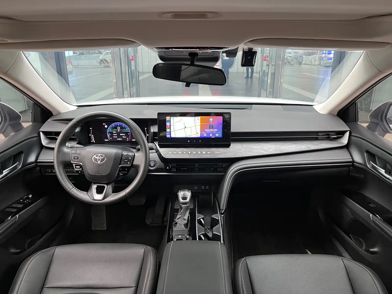 Фото 9 - Toyota Camry