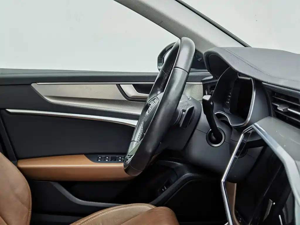 Фото 22 - Audi A6L