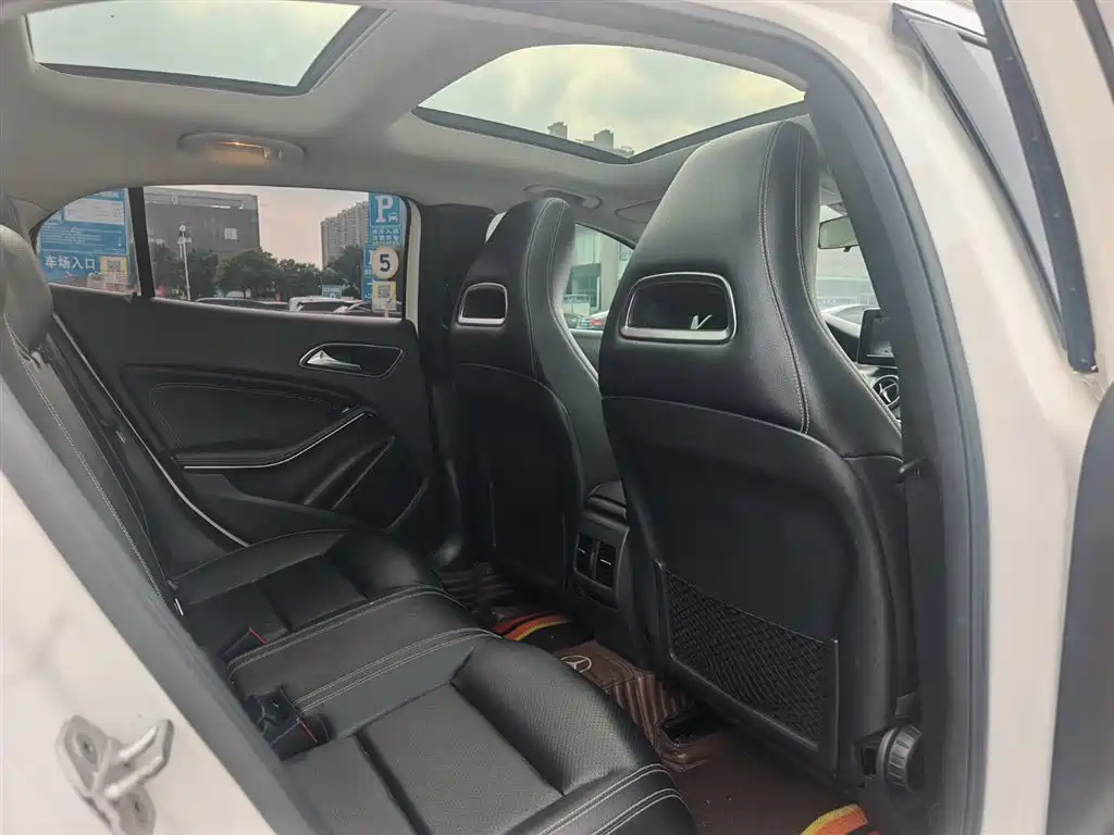 Mercedes-Benz GLA 2016 GLA 200 Dynamic фото 14