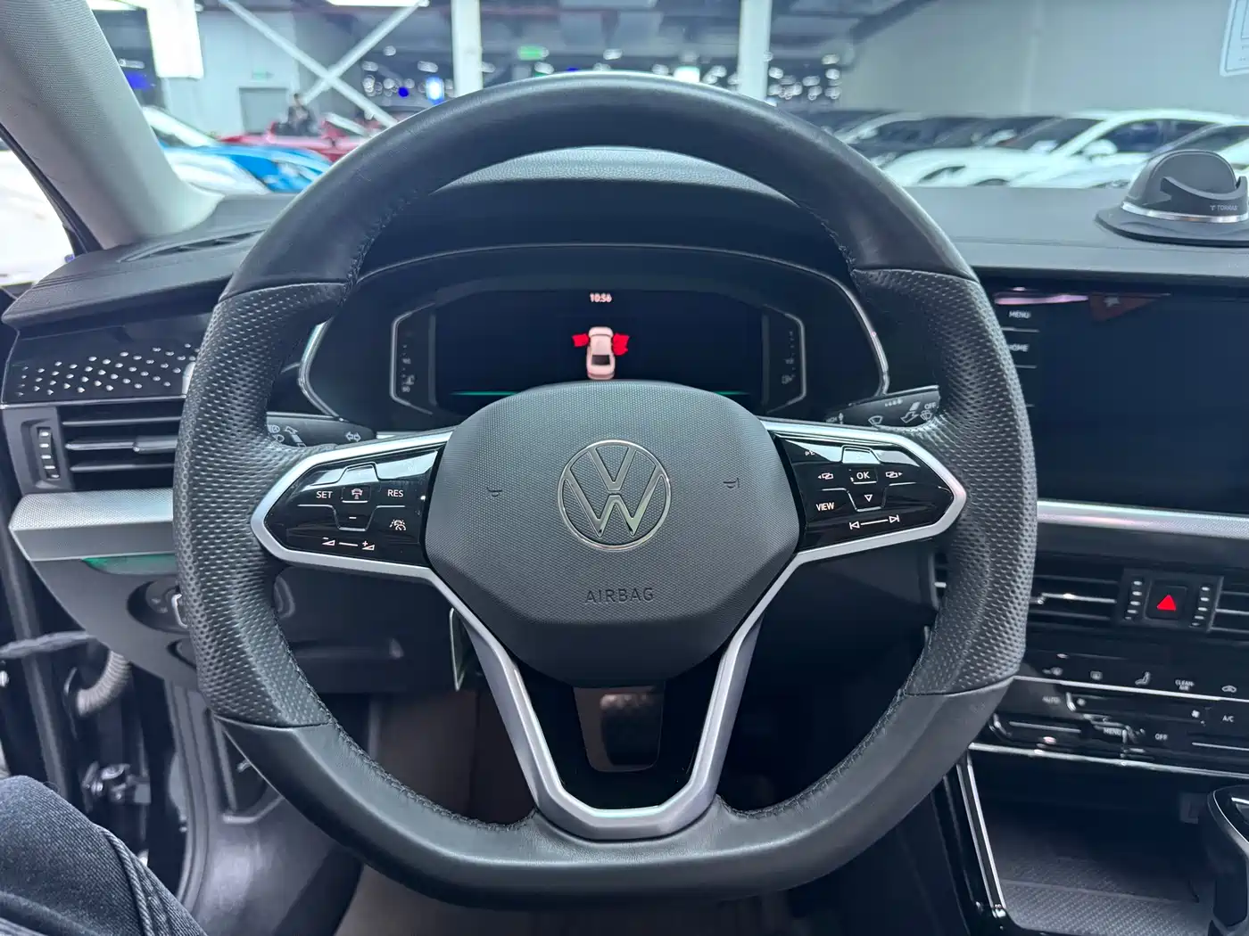 Volkswagen Passat 2023 380TSI Luxury Edition фото 6