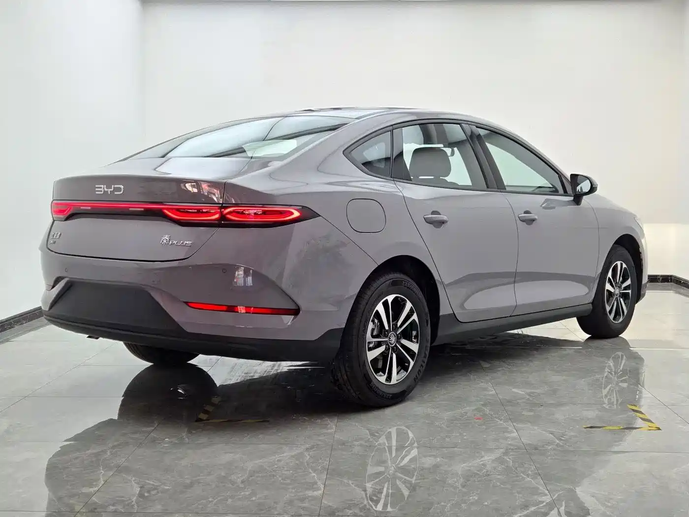 BYD Qin PLUS 2026 2026 Model DM-i 210KM Progressive Edition