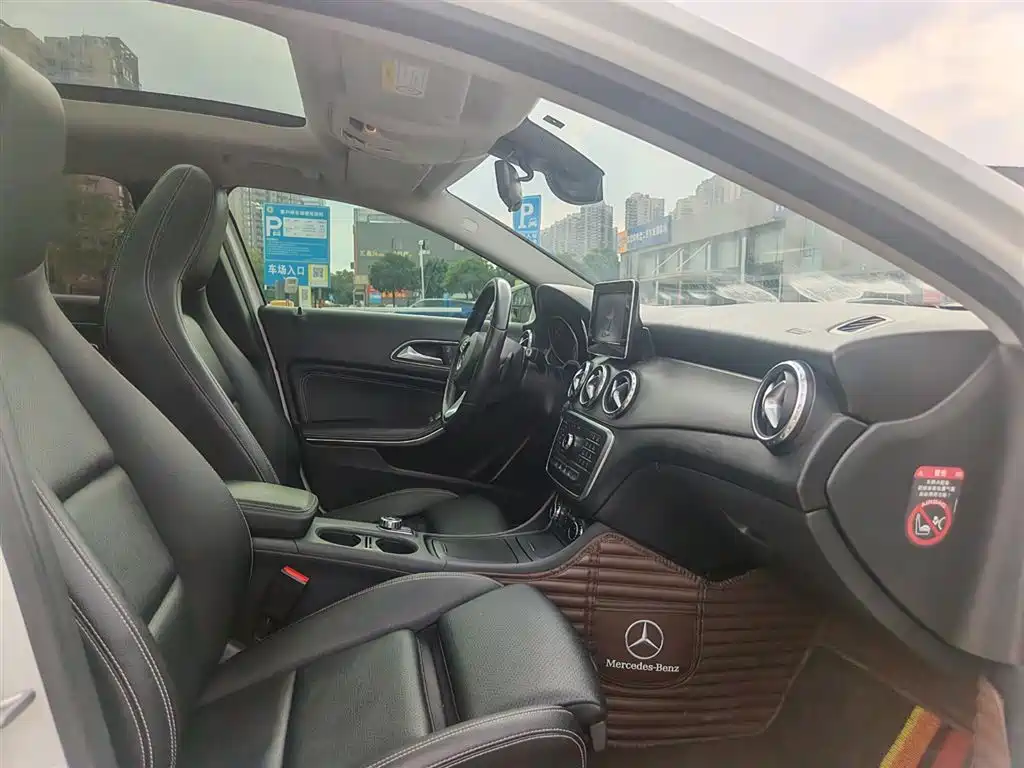 Mercedes-Benz GLA 2016 GLA 200 Dynamic фото 13