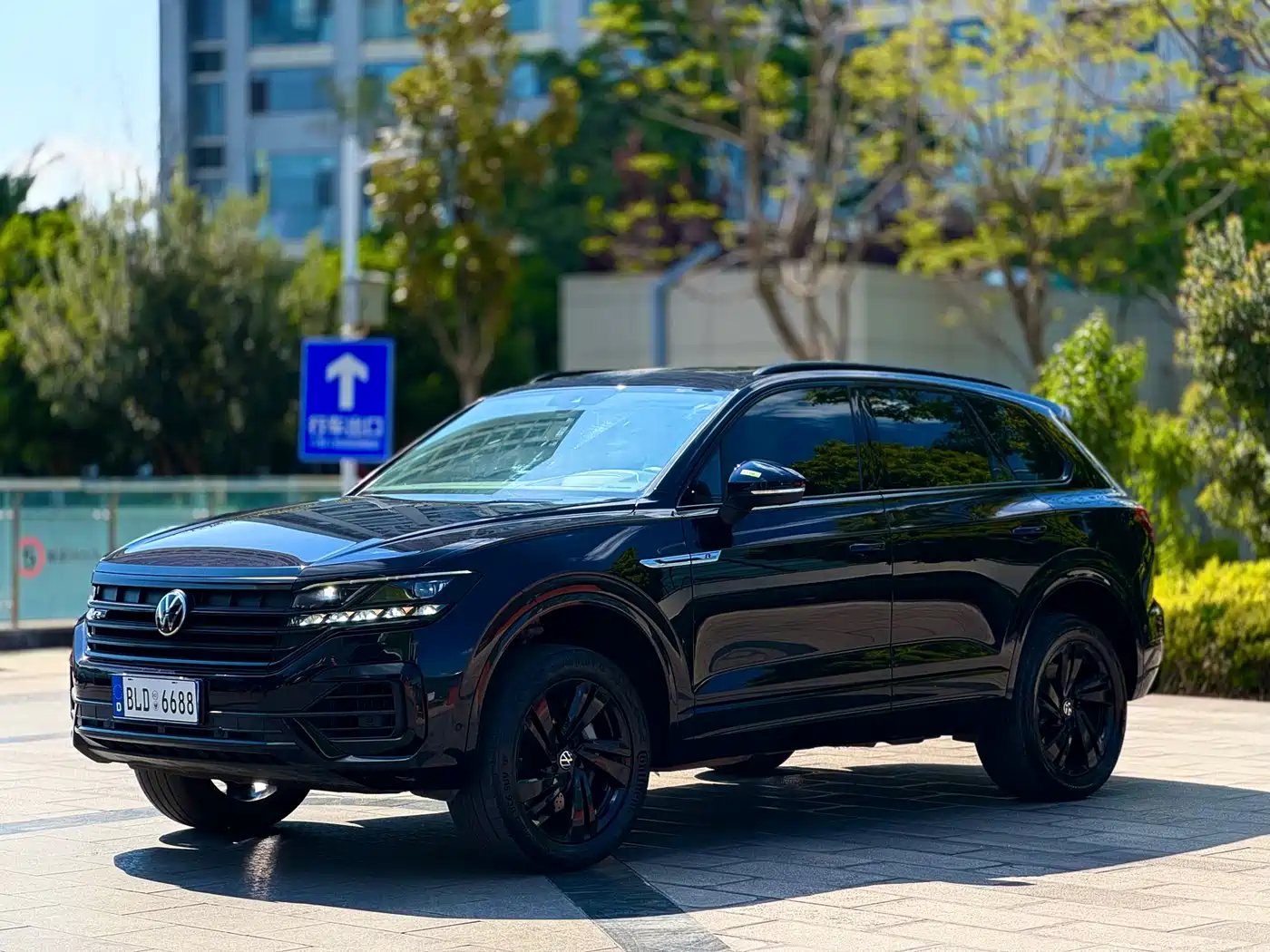 VOLKSWAGEN TOUAREG