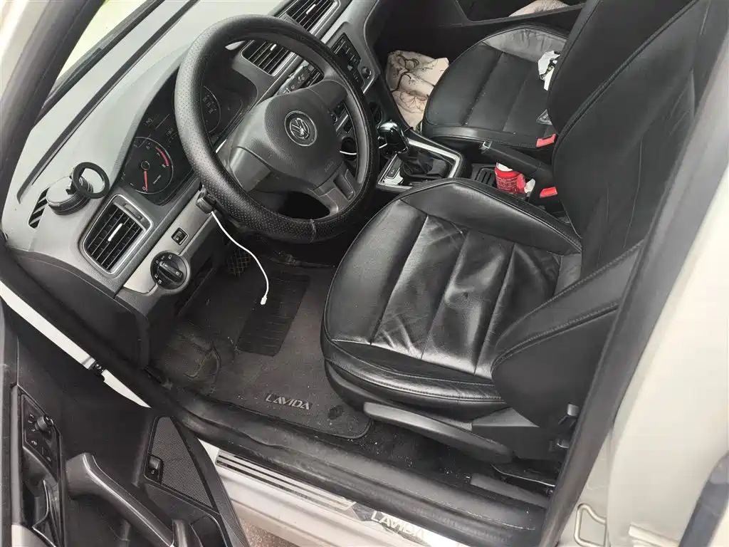 Volkswagen Lavida 2013 Facelift Classic 1.6L Automatic Comfort фото 8