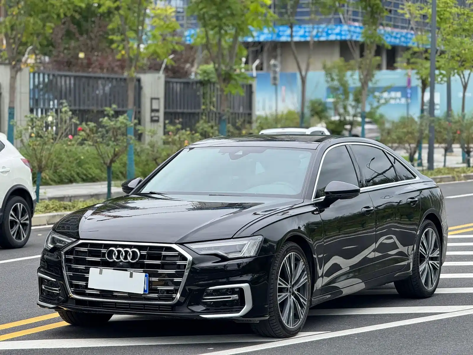 Фото 1 - Audi A6L