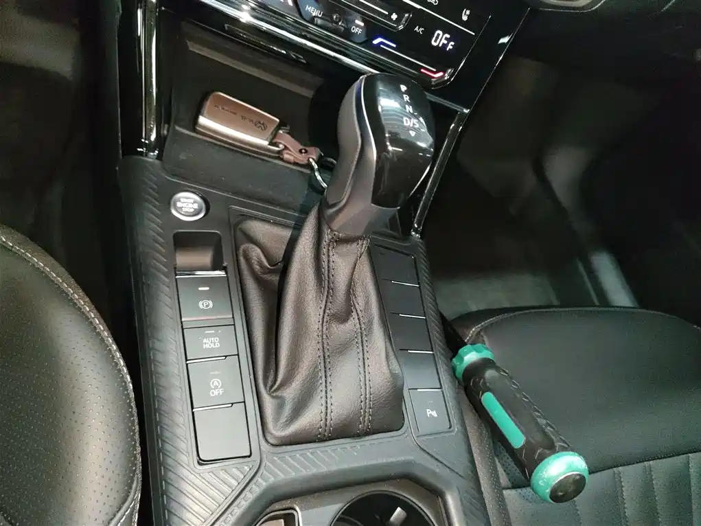 Volkswagen Passat 2025 Outstanding 380TSI Dragon Soaring Edition фото 14