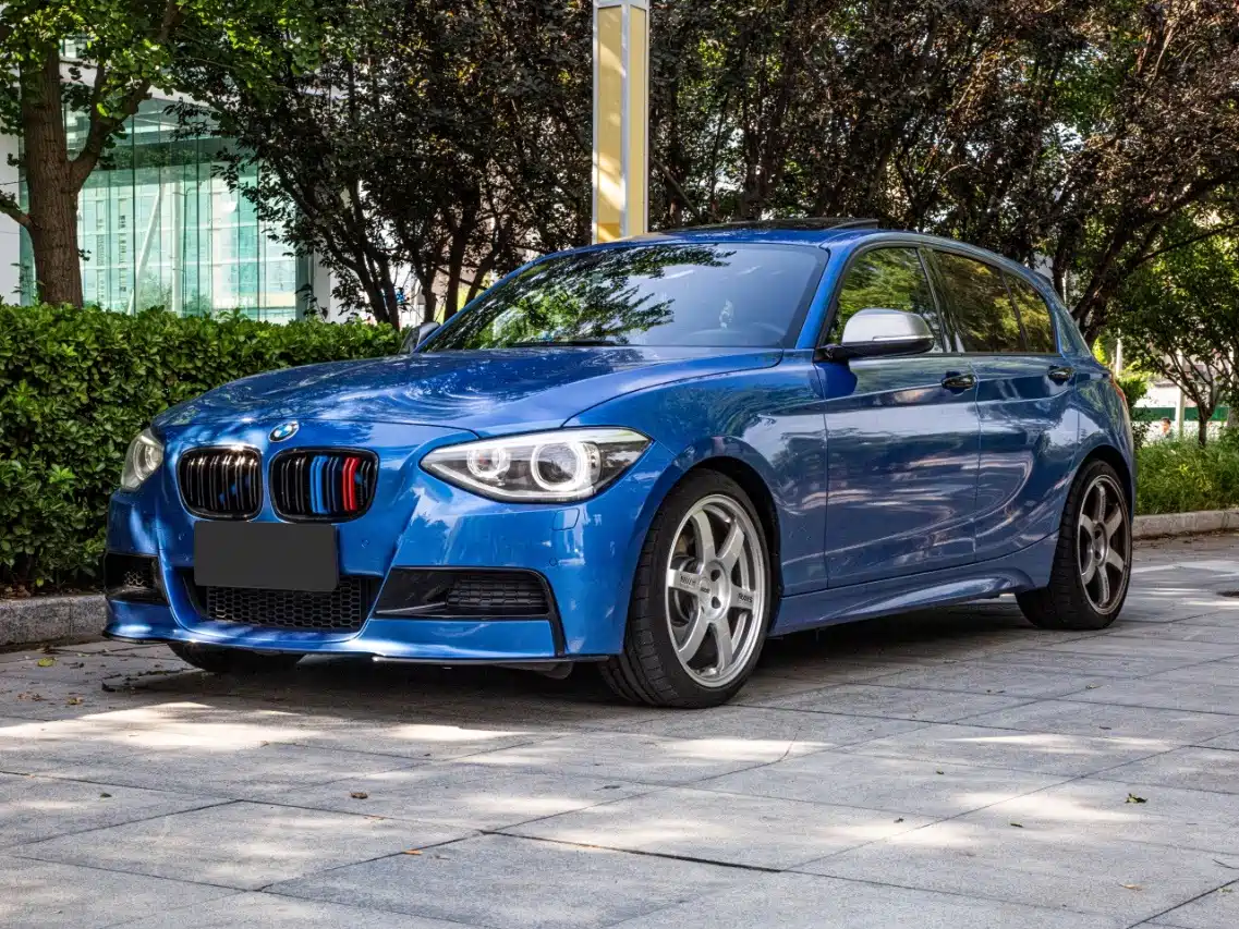 Photo 2 - BMW 1 Series (Import)