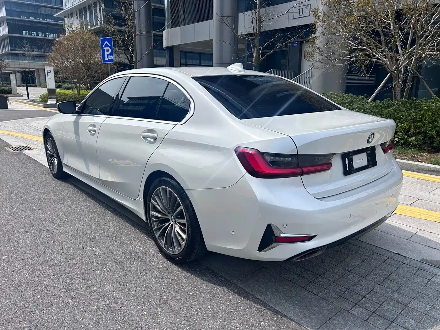 BMW 3 Series 2020 325Li Launch Edition фото 8