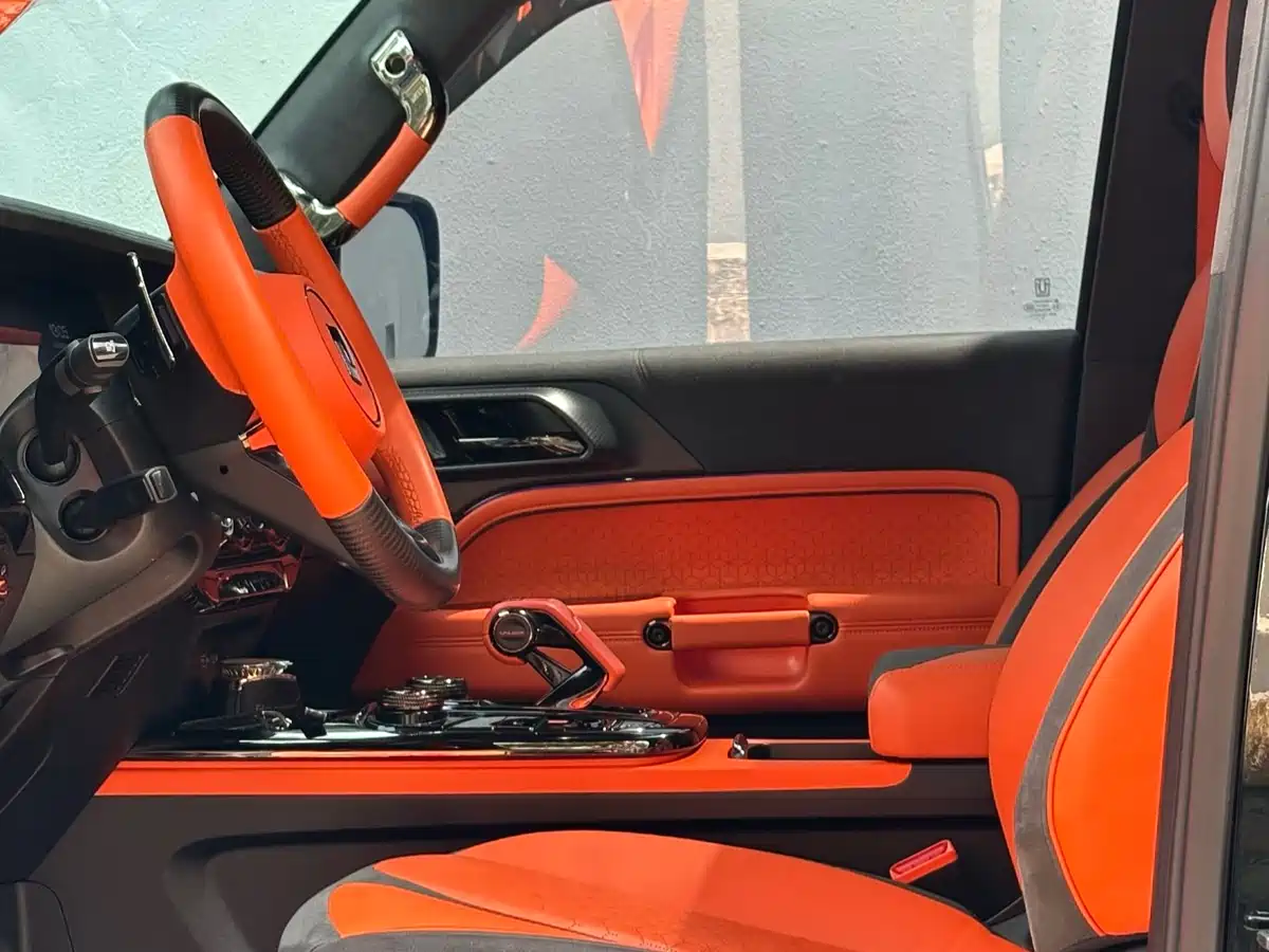 TANK CO CREATION TANK 300