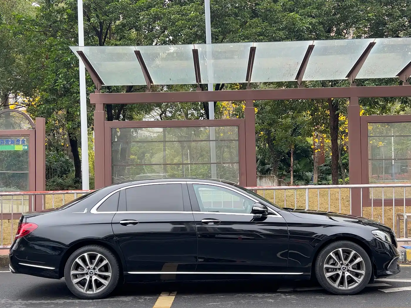 Mercedes-Benz E-Class 2019 E 200 L фото 3
