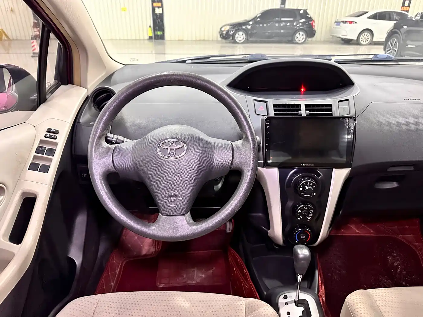 Toyota Yaris 2011 1.6E Auto Charm Edition фото 8