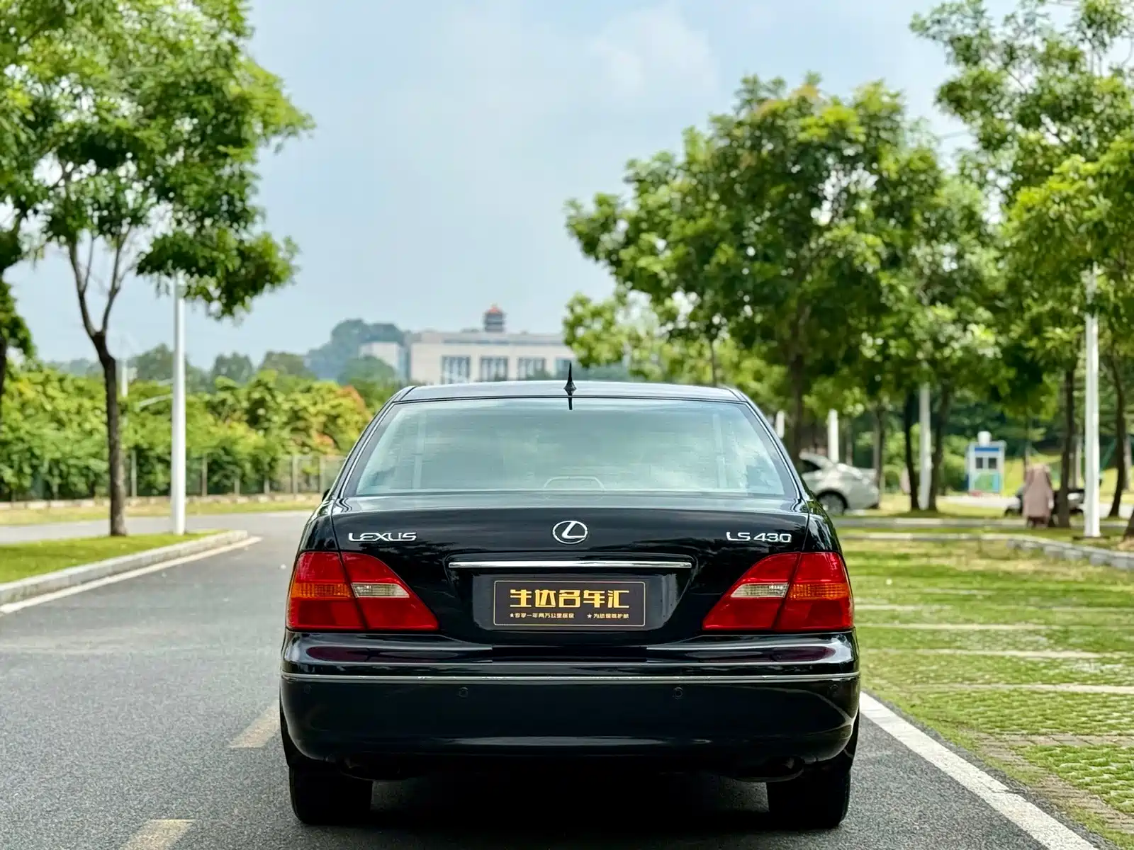 Фото 6 - Lexus LS