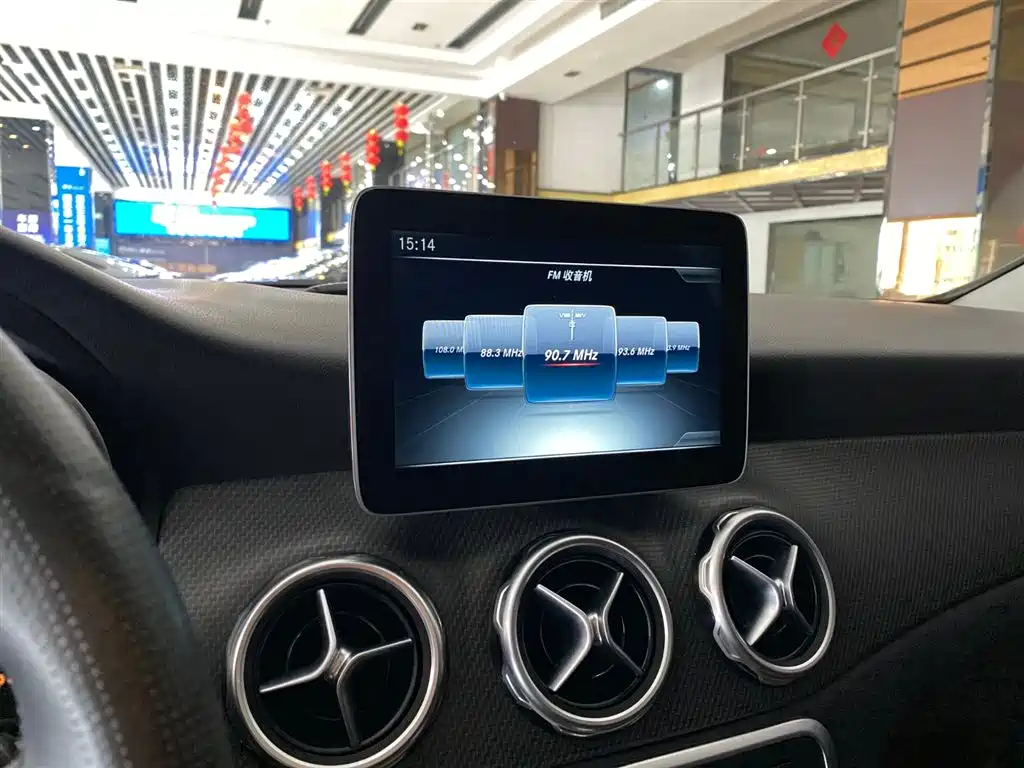 Mercedes-Benz GLA 2017 GLA 200 Dynamic фото 12