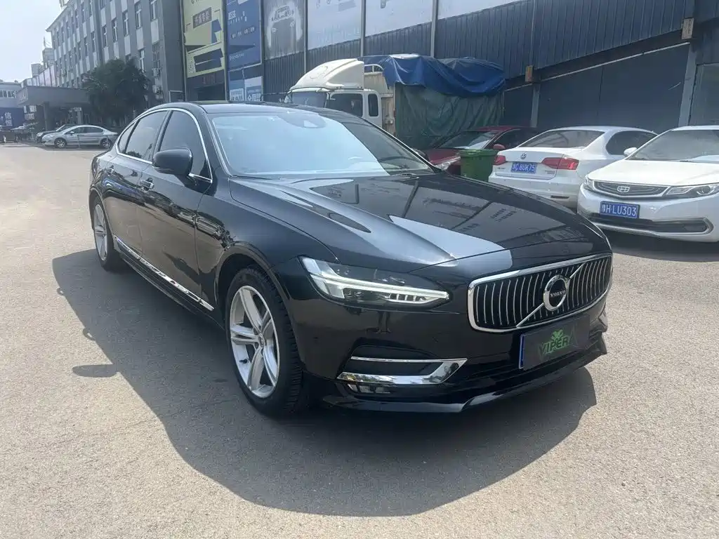 Фото 3 - Volvo S90