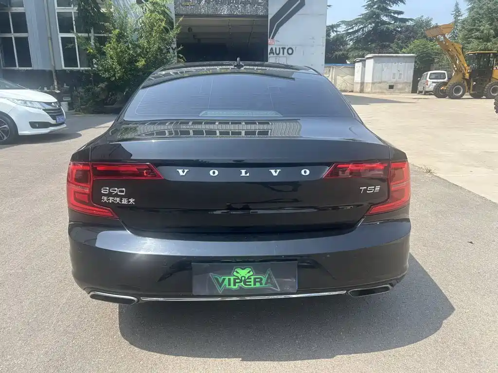 Фото 7 - Volvo S90