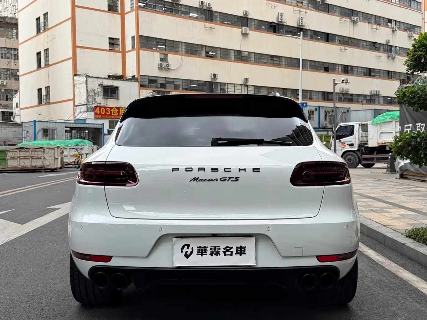 PORSCHE MACAN