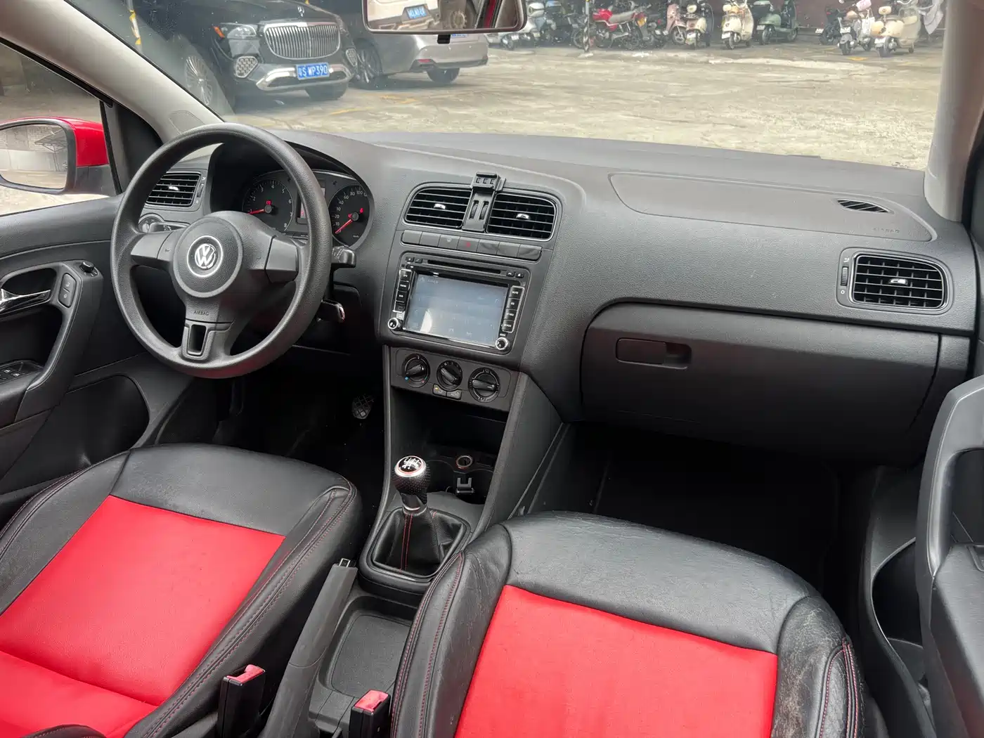 Volkswagen Polo 2013 1.4L Manual Trend Edition фото 22