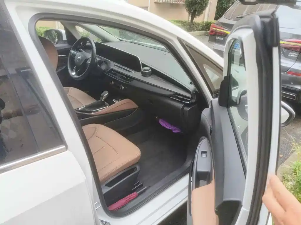 Photo 13 - Buick GL6