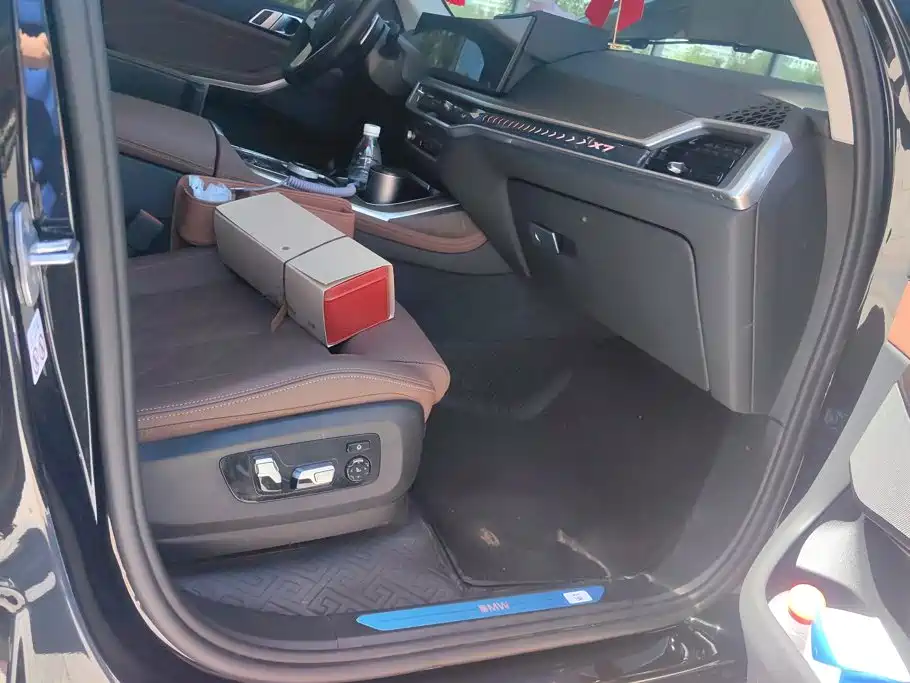 BMW X7 2024 2023 xDrive40i Leading Luxury Package