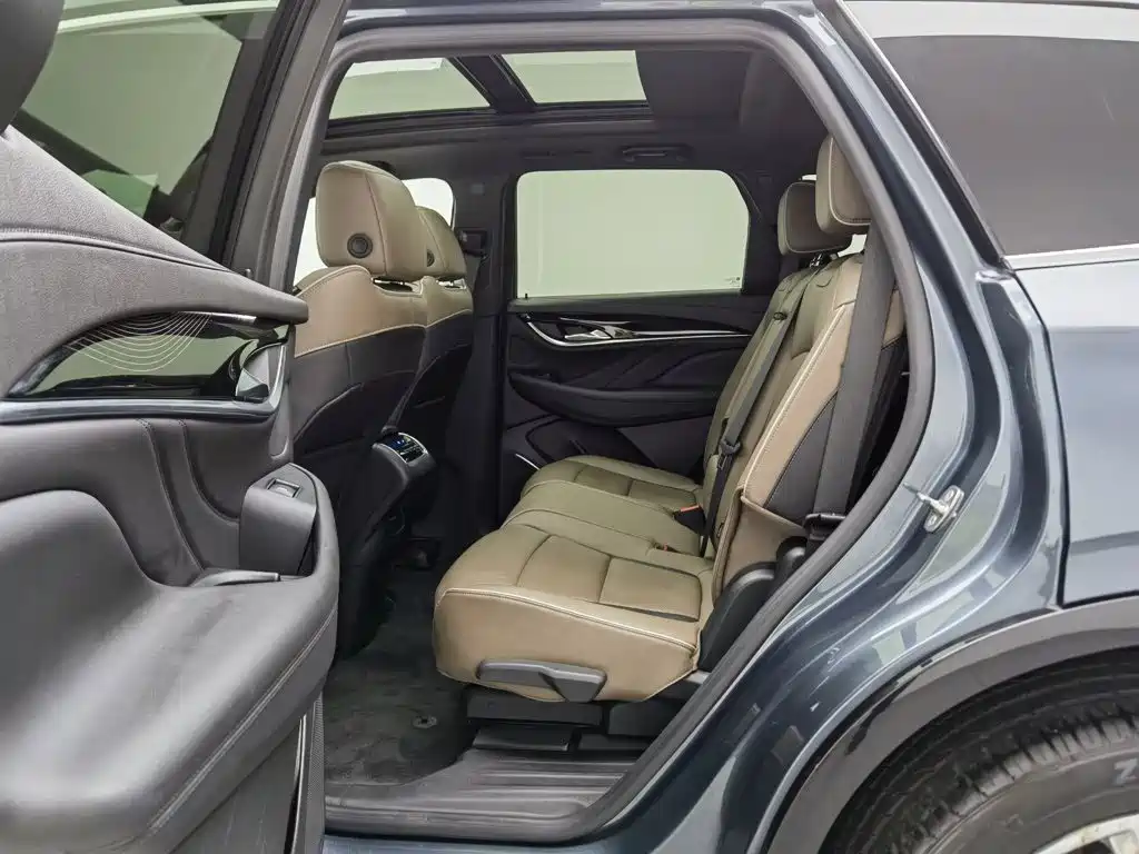 Фото 15 - Buick Enclave