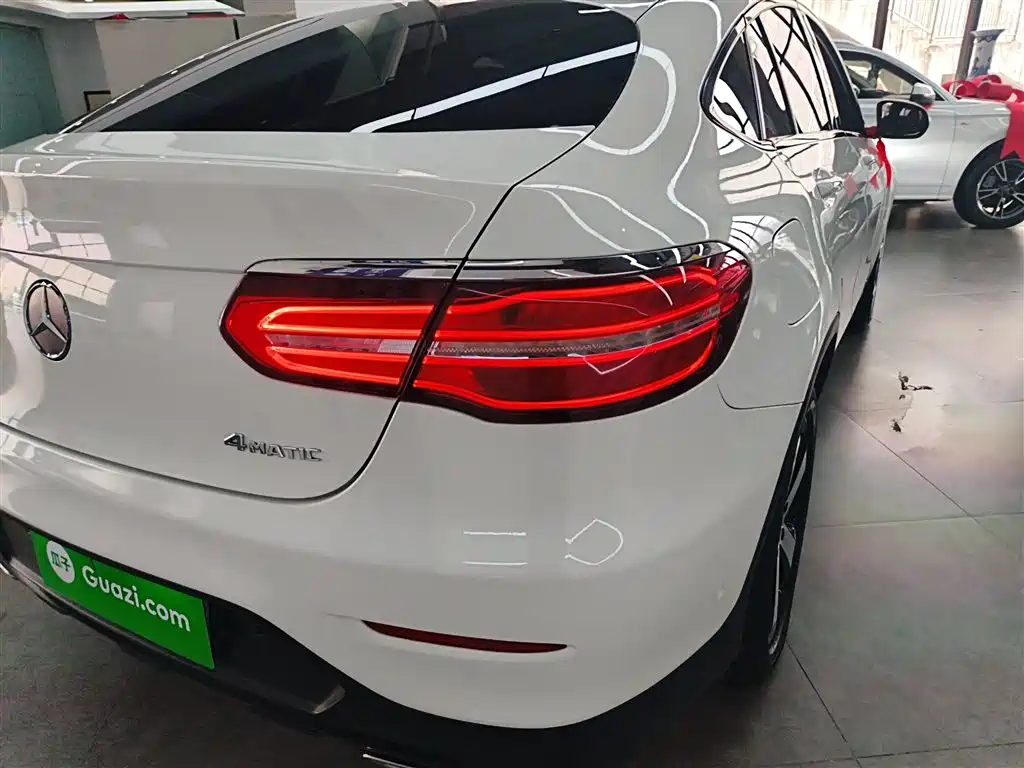 Mercedes-Benz GLC Coupe 2018 GLC 200 4MATIC Coupe SUV фото 24