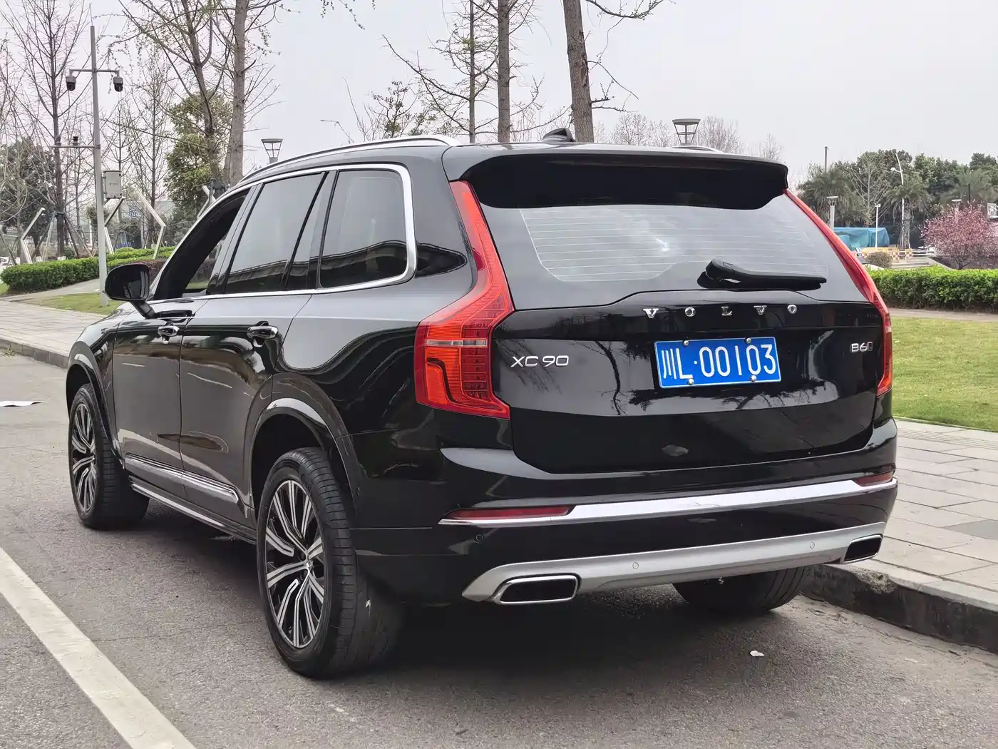 VOLVO XC90