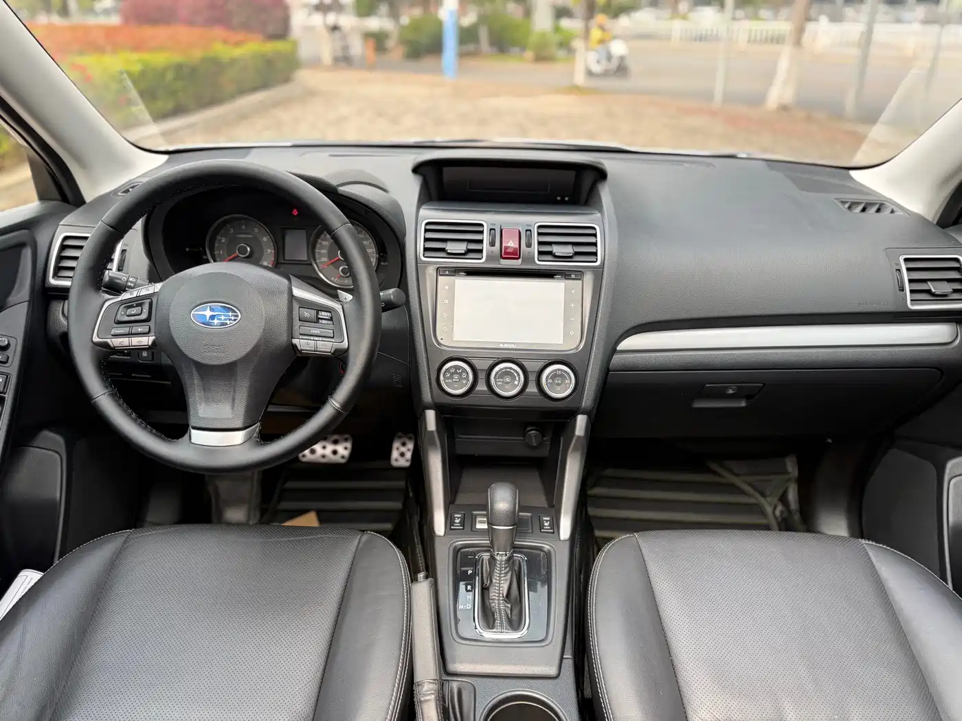 Subaru Forester 2015 2.0i Special Commemorative Edition фото 7
