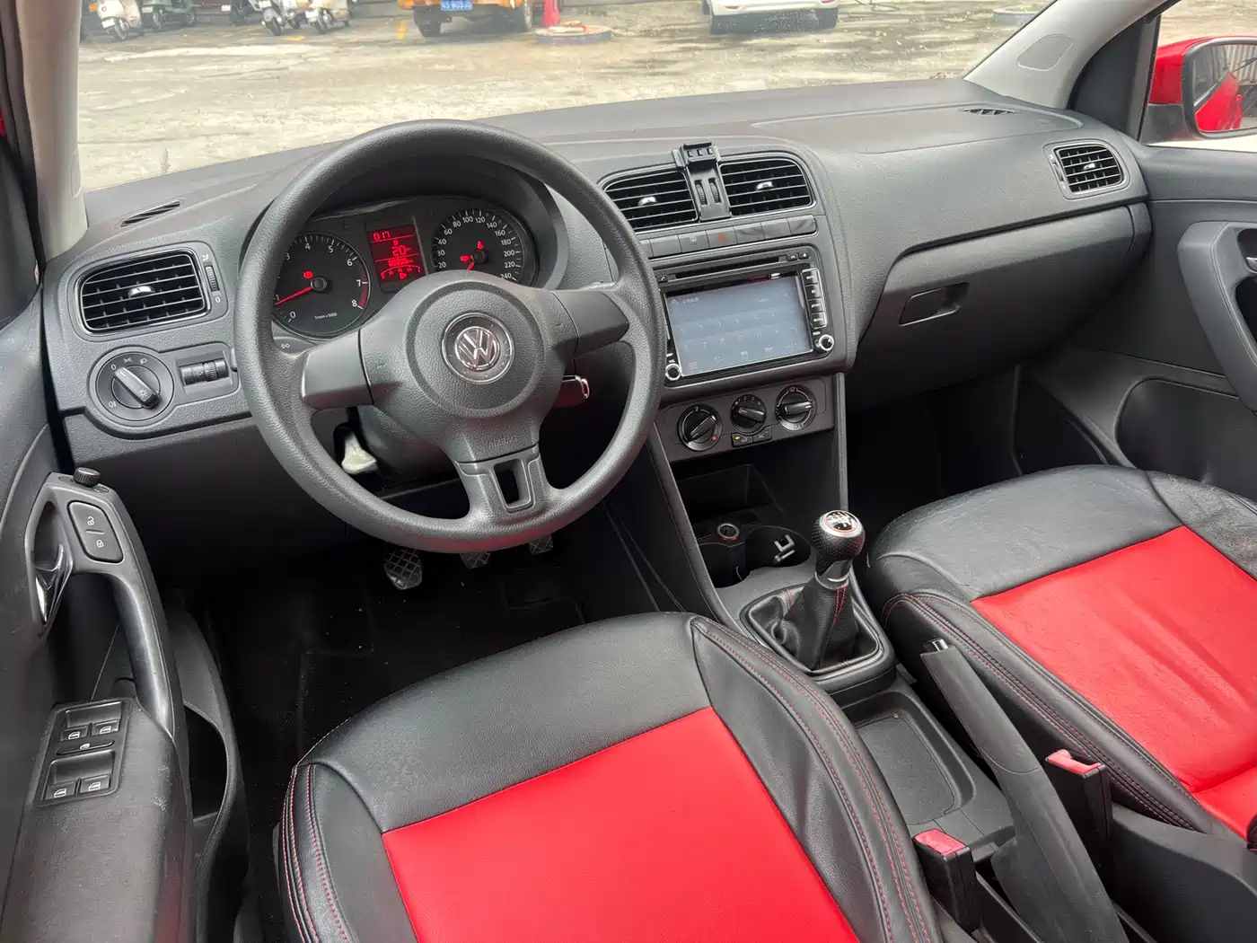 Volkswagen Polo 2013 1.4L Manual Trend Edition фото 23