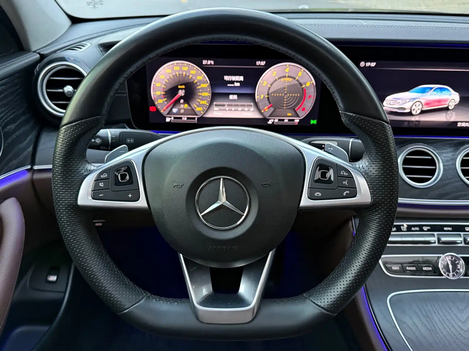 صورة 15 - Mercedes-Benz E-Class