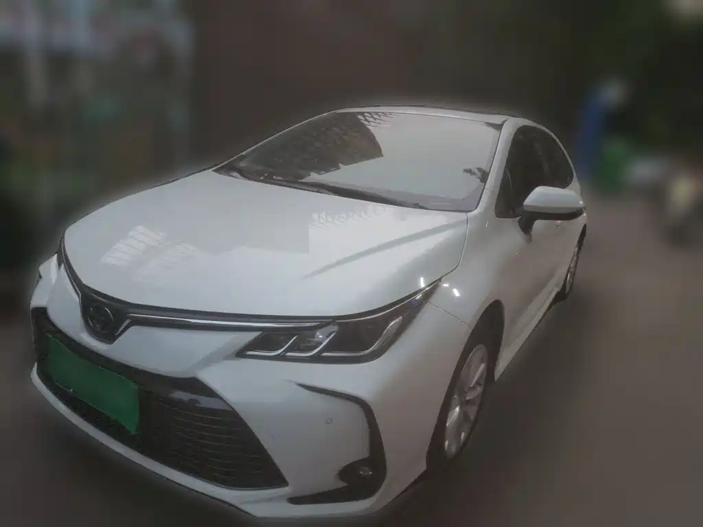 Фото 2 - Toyota Corolla