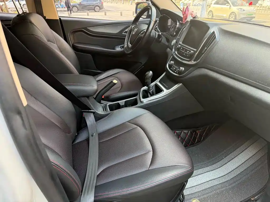 Фото 7 - Baojun 560