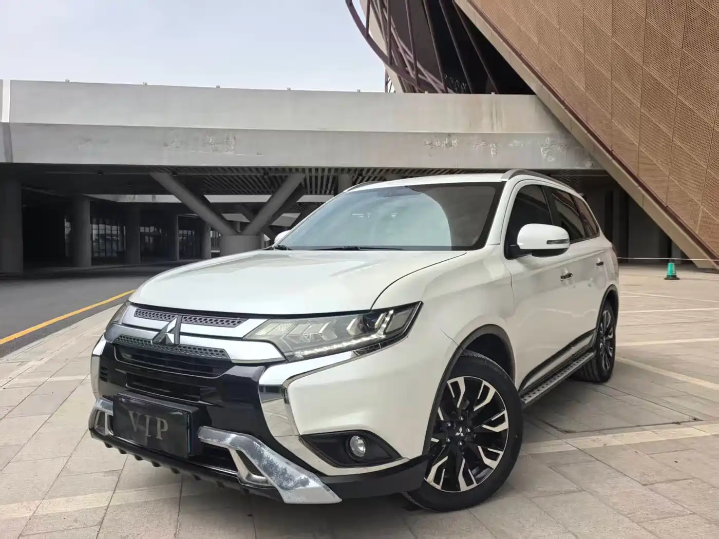 mitsubishi outlander