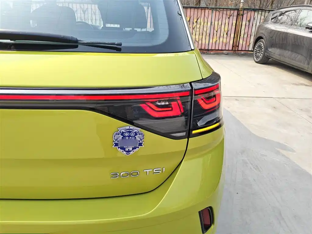 Volkswagen T-ROC 2023 300TSI DSG 2WD Starlight Edition фото 24