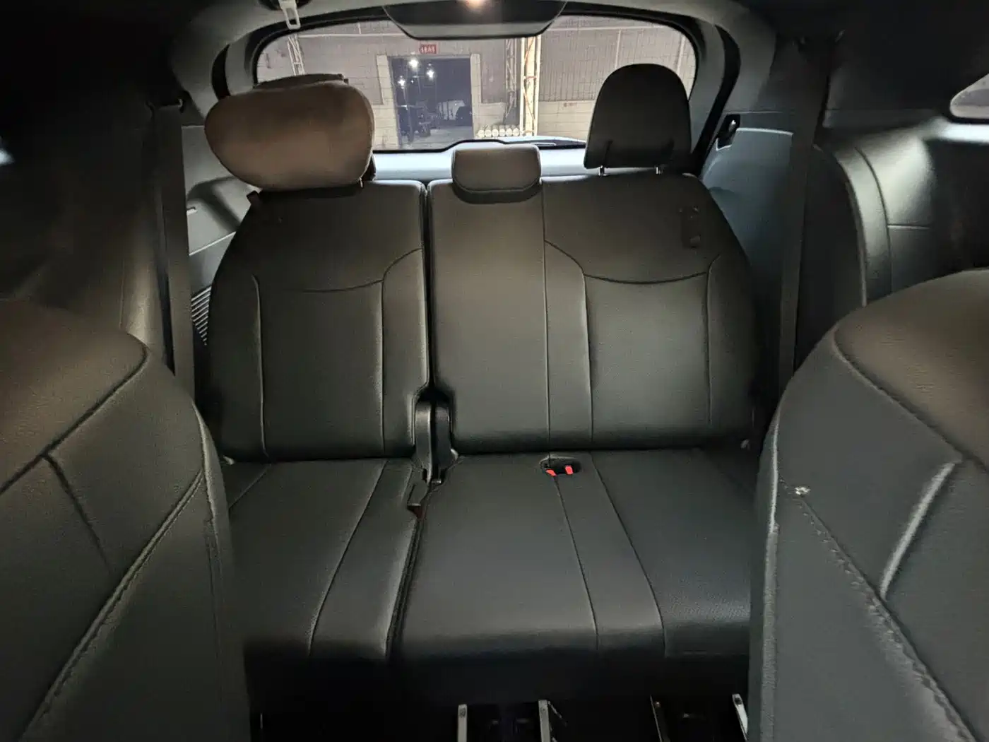 Toyota Sienna 2023 2.5L Hybrid Premium Edition фото 16
