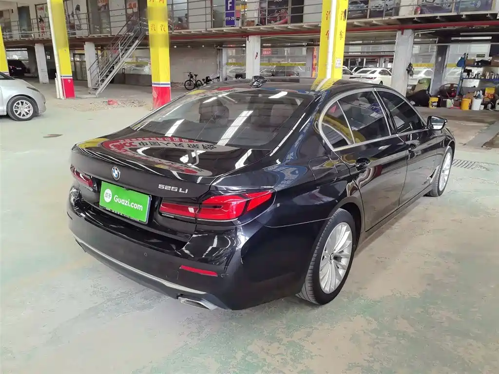 BMW 5-SERIES