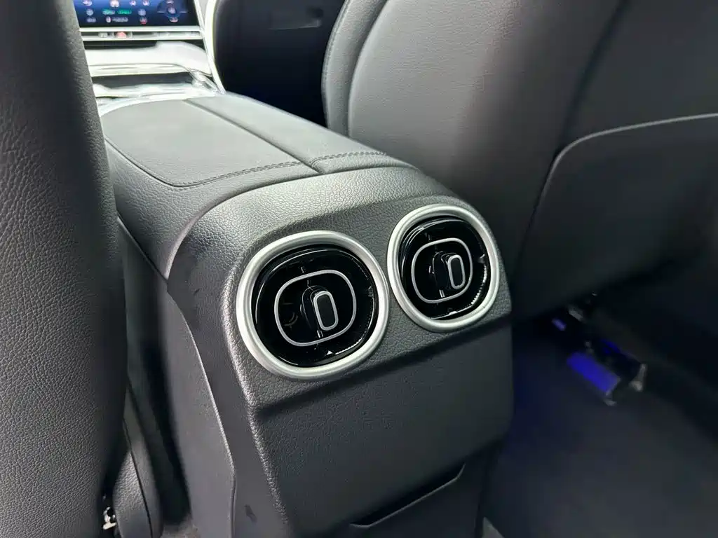 Фото 19 - Mercedes-Benz C-Class
