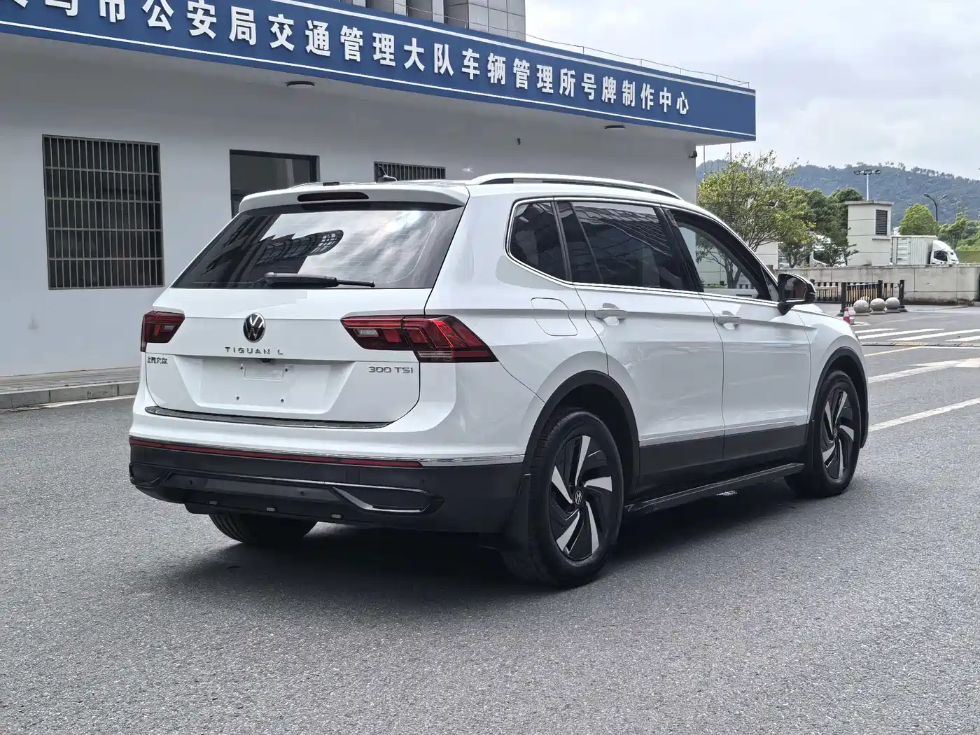 Volkswagen Tiguan L 2025 2024 300TSI Auto 2WD Smart Edition