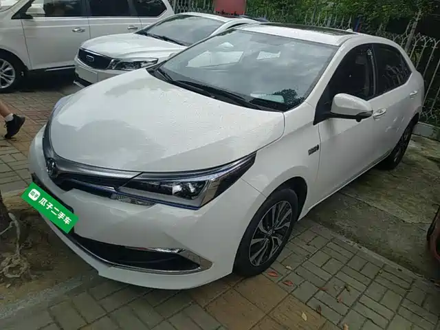  Toyota Corolla Twin Engine E+ 2019 1.8L E-CVT Leading Edition