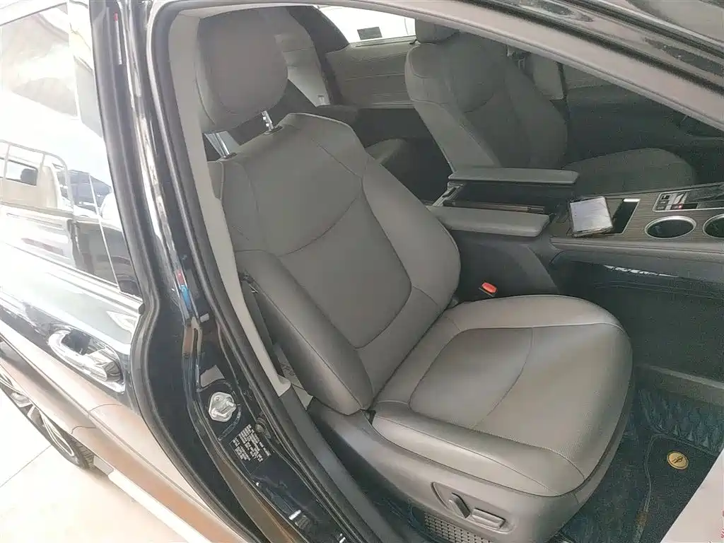 Toyota Granvia 2023 2.5L Hybrid Prestige PLUS Edition фото 20