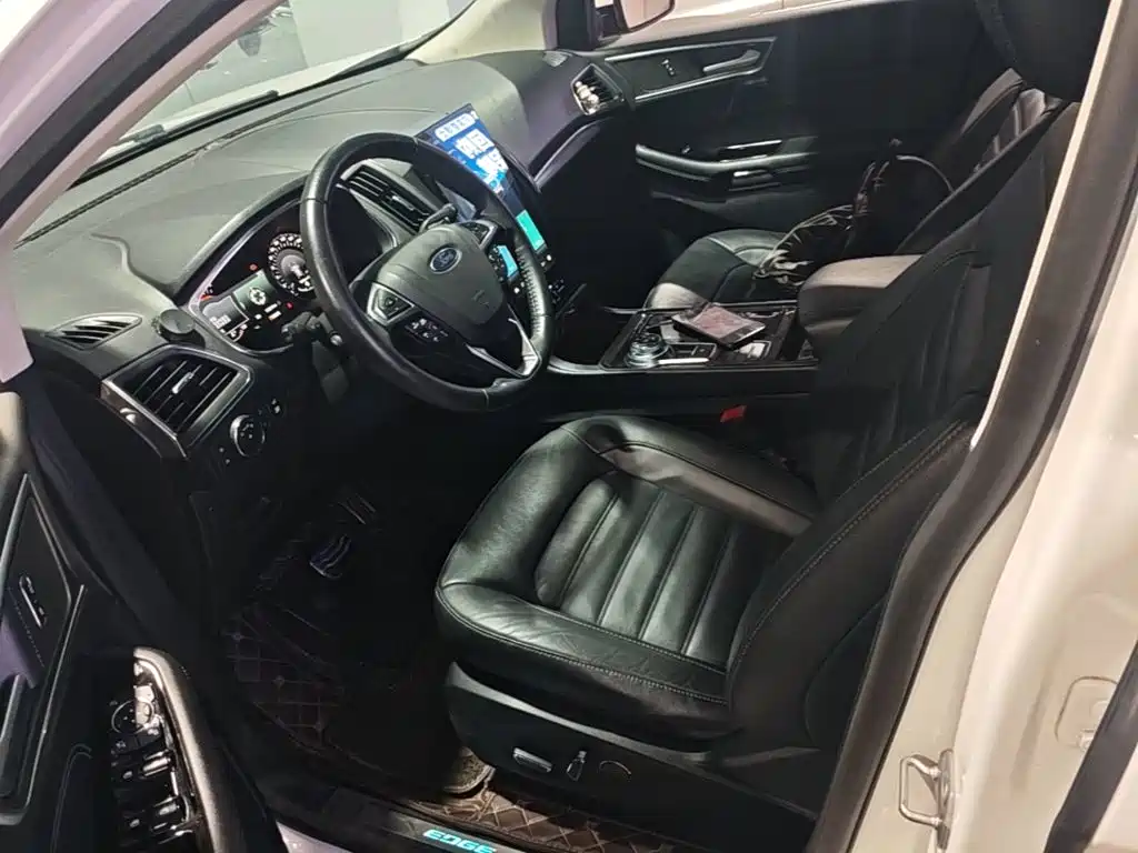 Фото 15 - Ford Edge