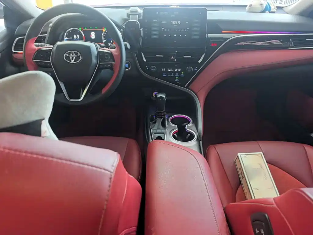 Фото 6 - Toyota Camry