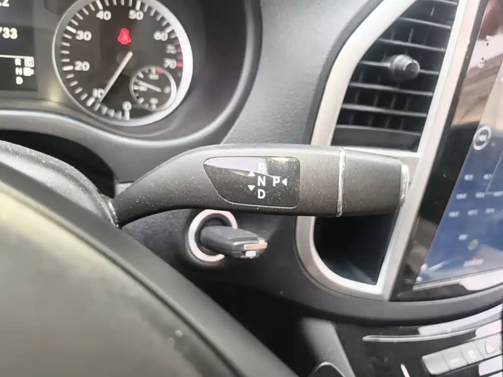 صورة 14 - Mercedes-Benz Vito