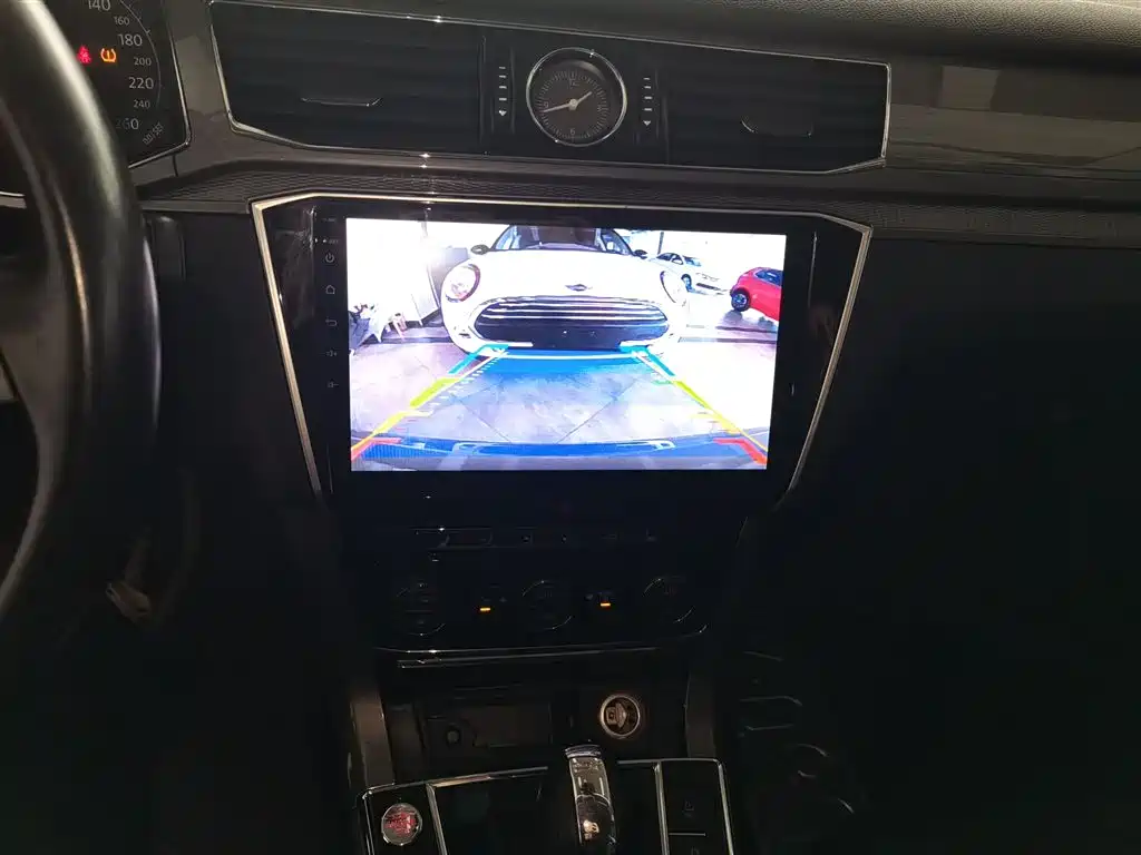 Volkswagen Passat 2017 330TSI DSG Prestige фото 13