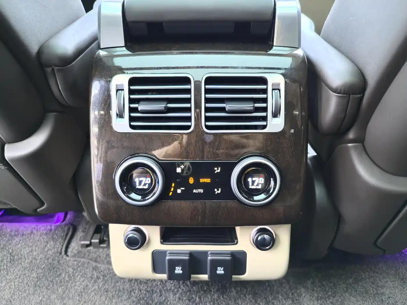 Land Rover Range Rover 2020 3.0 L6 Heritage Edition фото 13