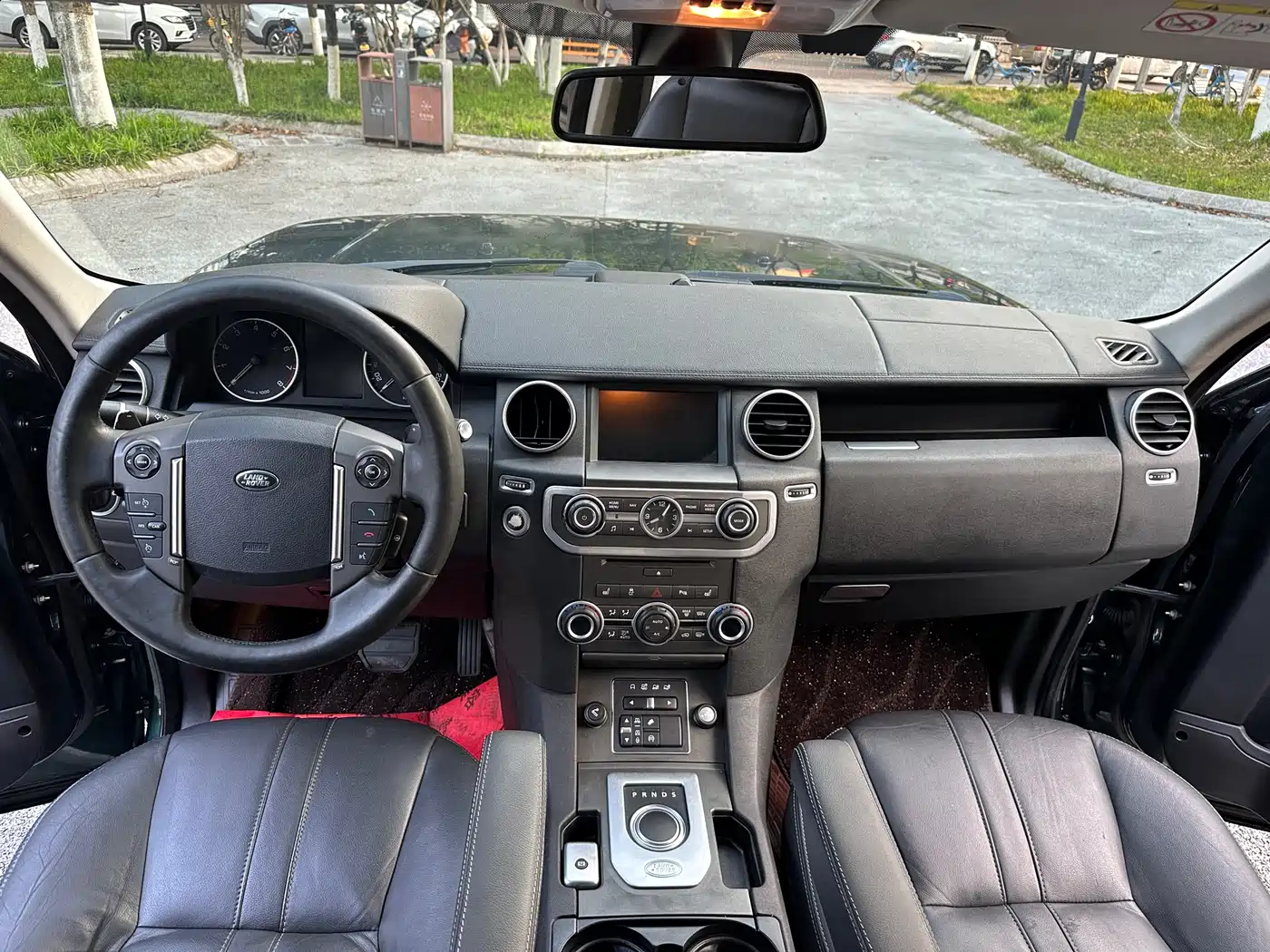 Land Rover Discovery 2016 3.0 SC V6 HSE фото 15